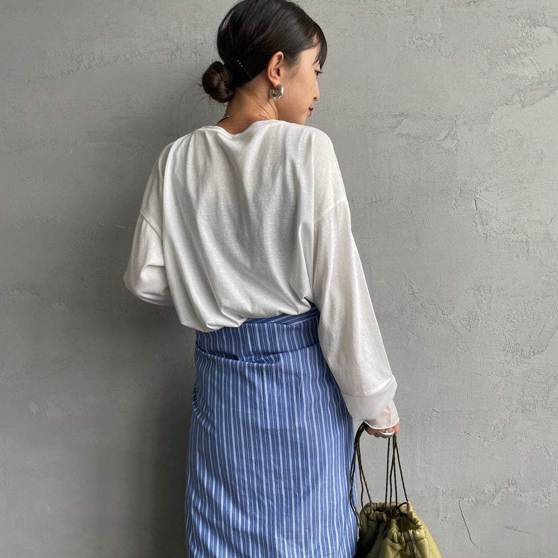 nenom [ネノム] 袖シアー切り替え ロングスリーブカットソー [NE23142058] 02 OFF &&モデル身長：150cm 着用サイズ：F&&