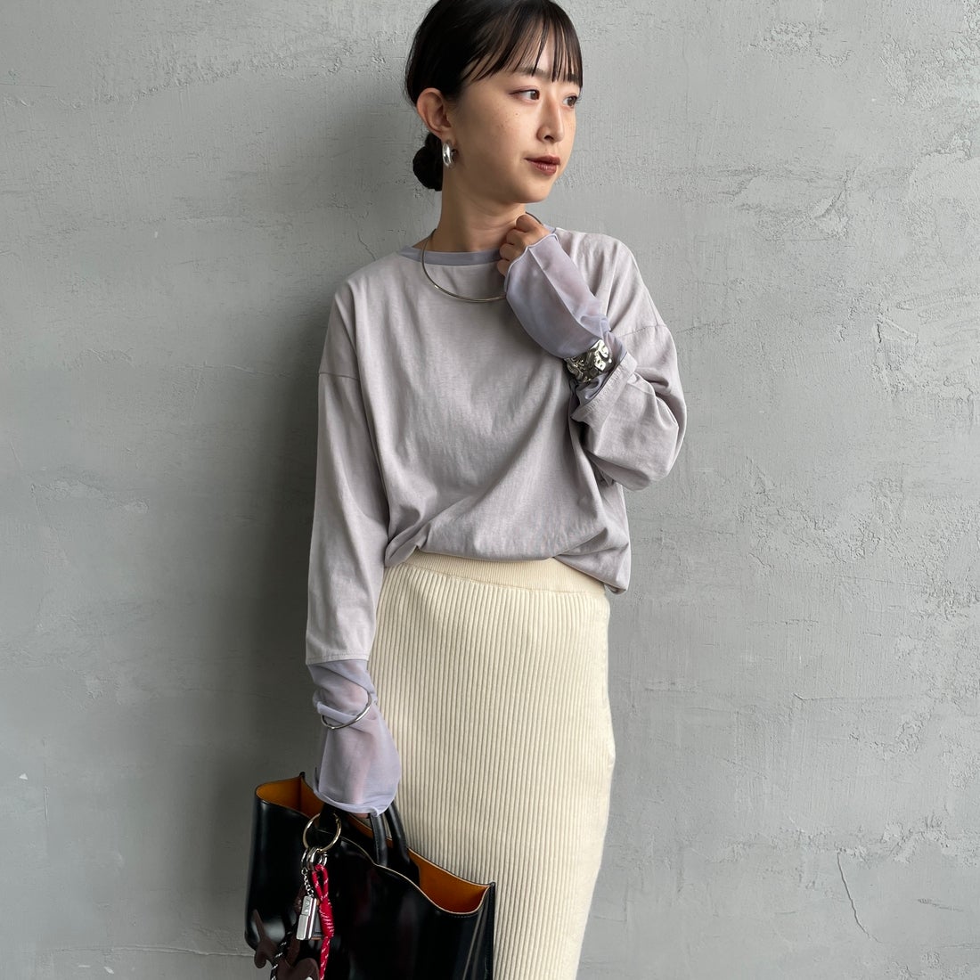 nenom [ネノム] 袖シアー切り替え ロングスリーブカットソー [NE23142058] 05 L.GRAY &&モデル身長：150cm 着用サイズ：F&&