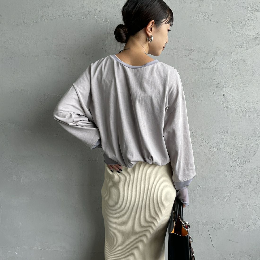 nenom [ネノム] 袖シアー切り替え ロングスリーブカットソー [NE23142058] 05 L.GRAY &&モデル身長：150cm 着用サイズ：F&&