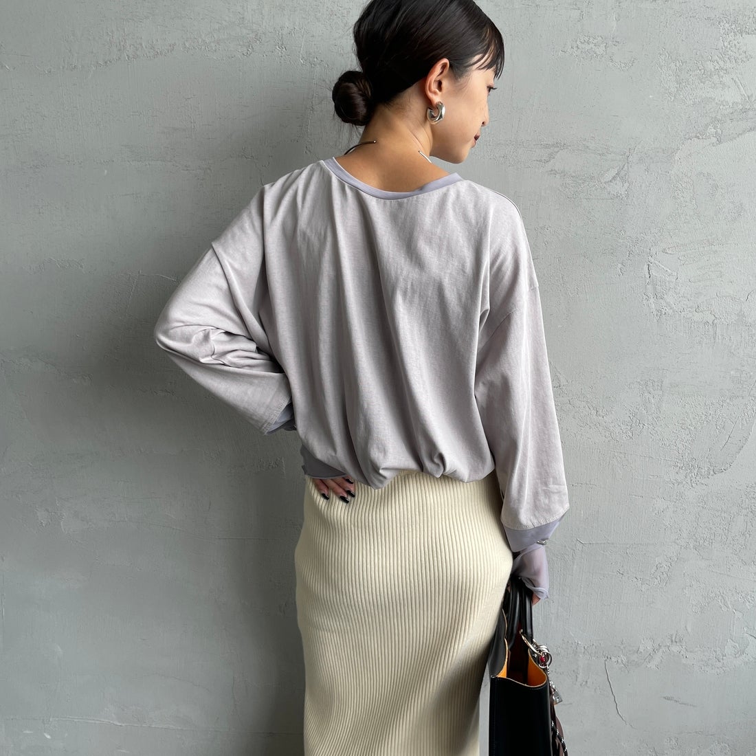 nenom [ネノム] 袖シアー切り替え ロングスリーブカットソー [NE23142058] 05 L.GRAY &&モデル身長：150cm 着用サイズ：F&&