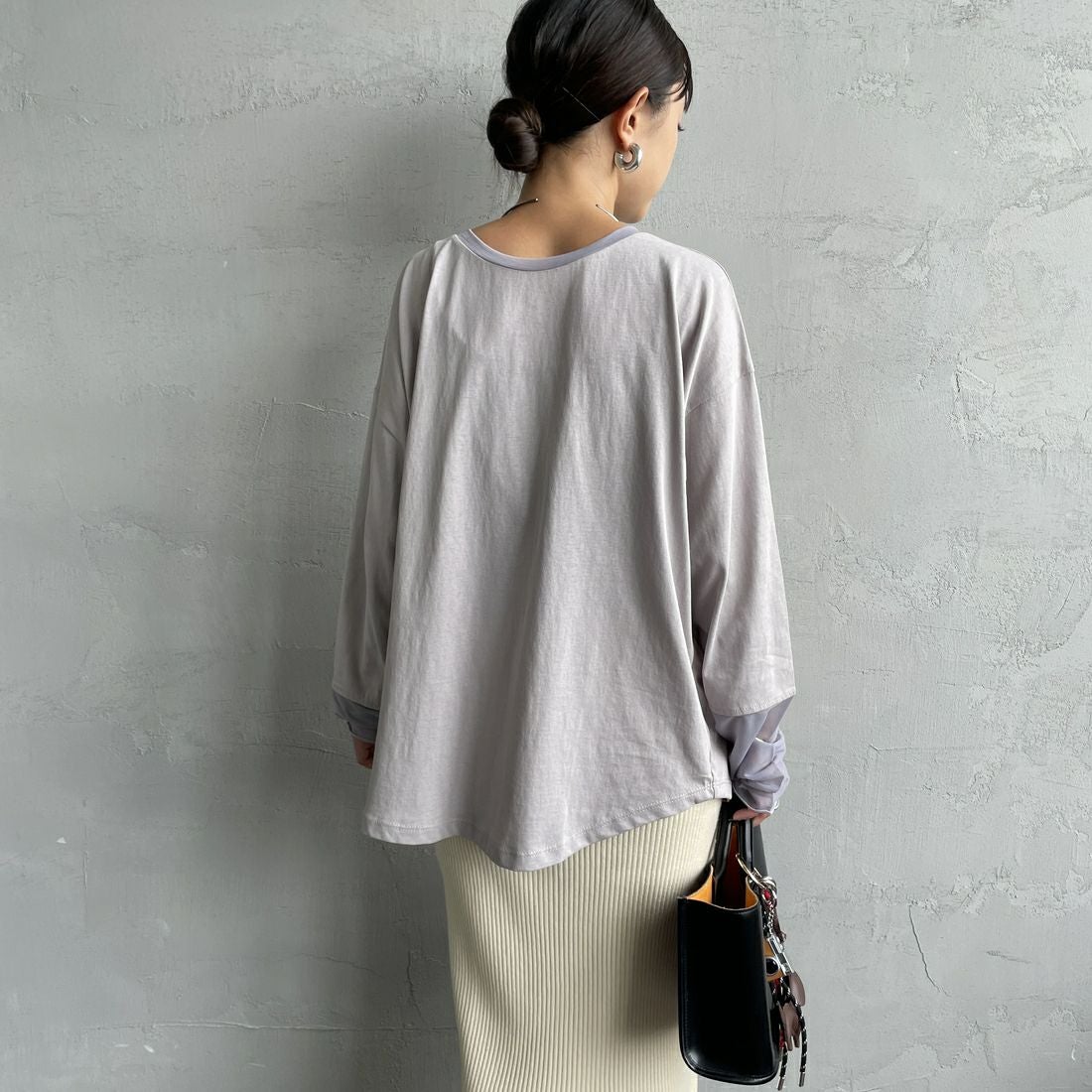 nenom [ネノム] 袖シアー切り替え ロングスリーブカットソー [NE23142058] 05 L.GRAY &&モデル身長：150cm 着用サイズ：F&&