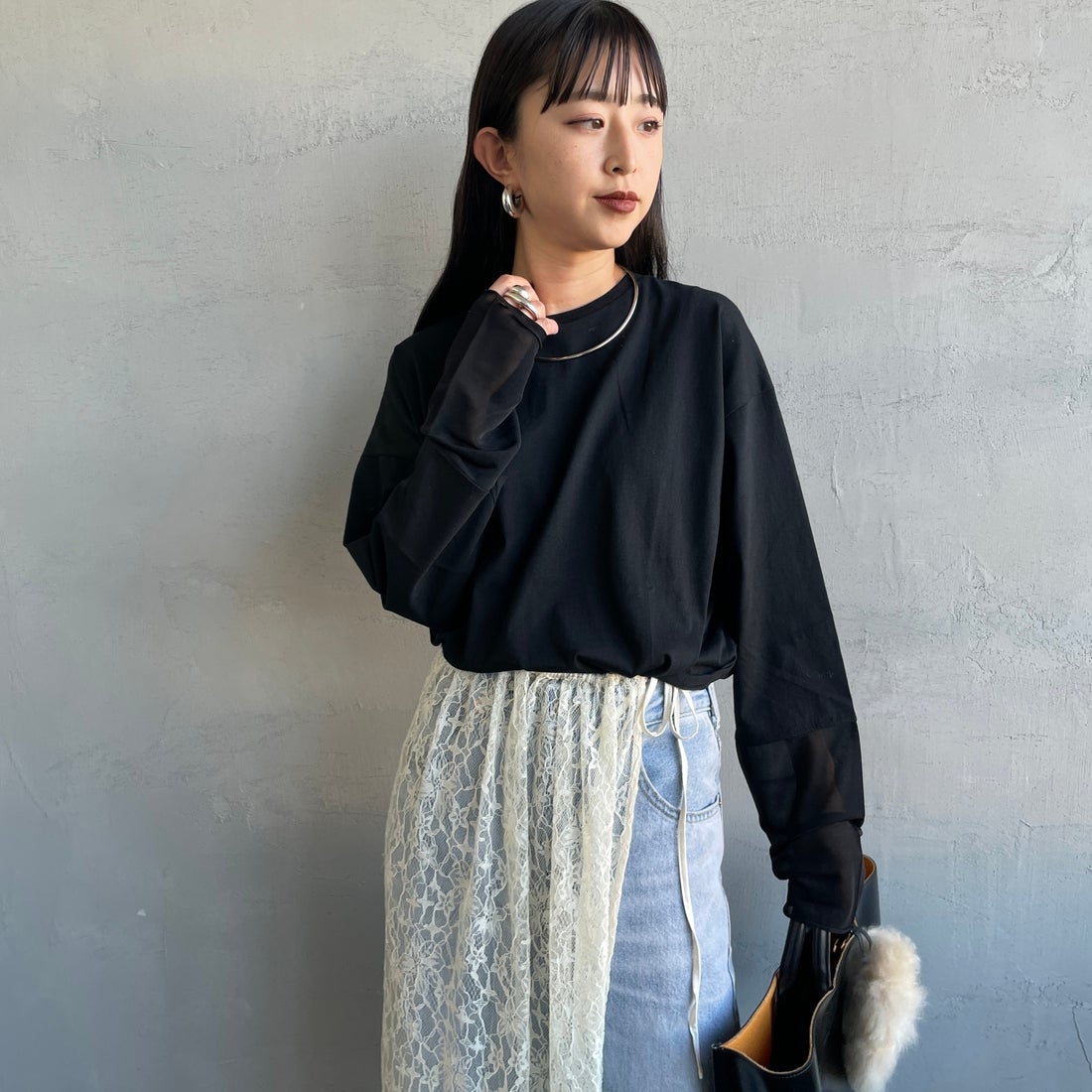 nenom [ネノム] 袖シアー切り替え ロングスリーブカットソー [NE23142058] 09 BLACK&&モデル身長：150cm 着用サイズ：F&&