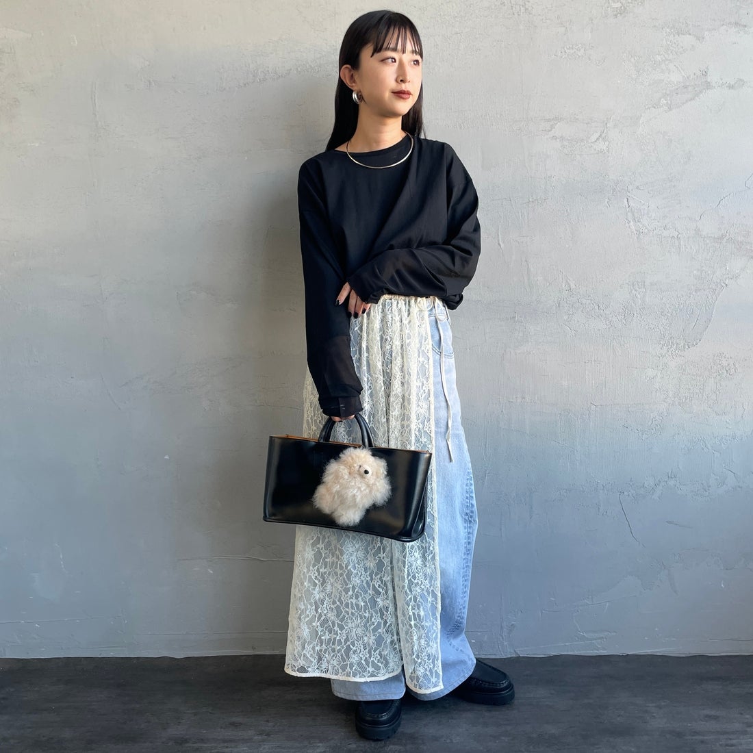 nenom [ネノム] 袖シアー切り替え ロングスリーブカットソー [NE23142058] 09 BLACK&&モデル身長：150cm 着用サイズ：F&&