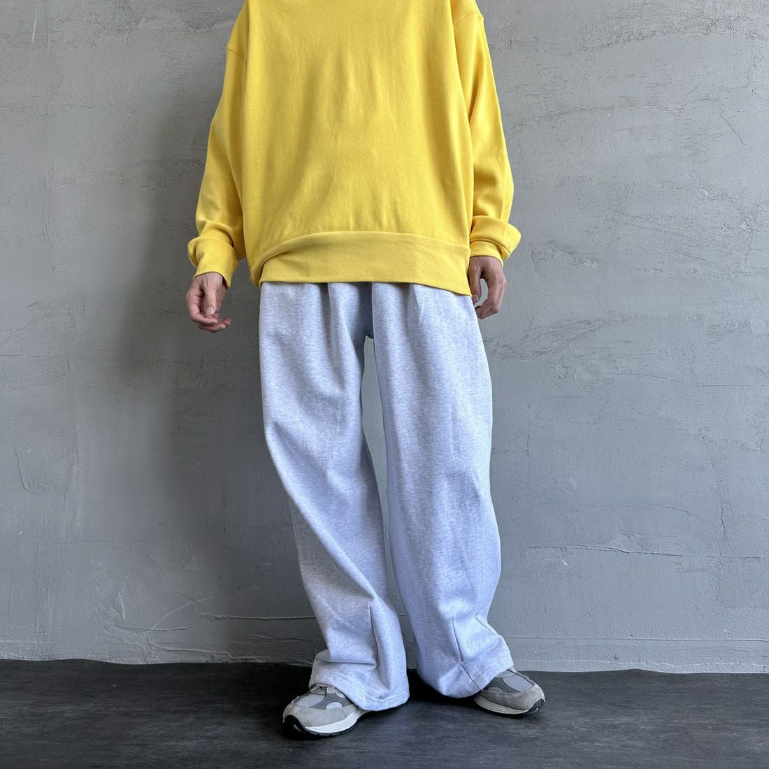 Jeans Factory Clothes [ジーンズファクトリークローズ] ピグメント加工 バレルワイドスウェットパンツ [2521-410IN] ASH &&モデル身長：168cm 着用サイズ：L&&