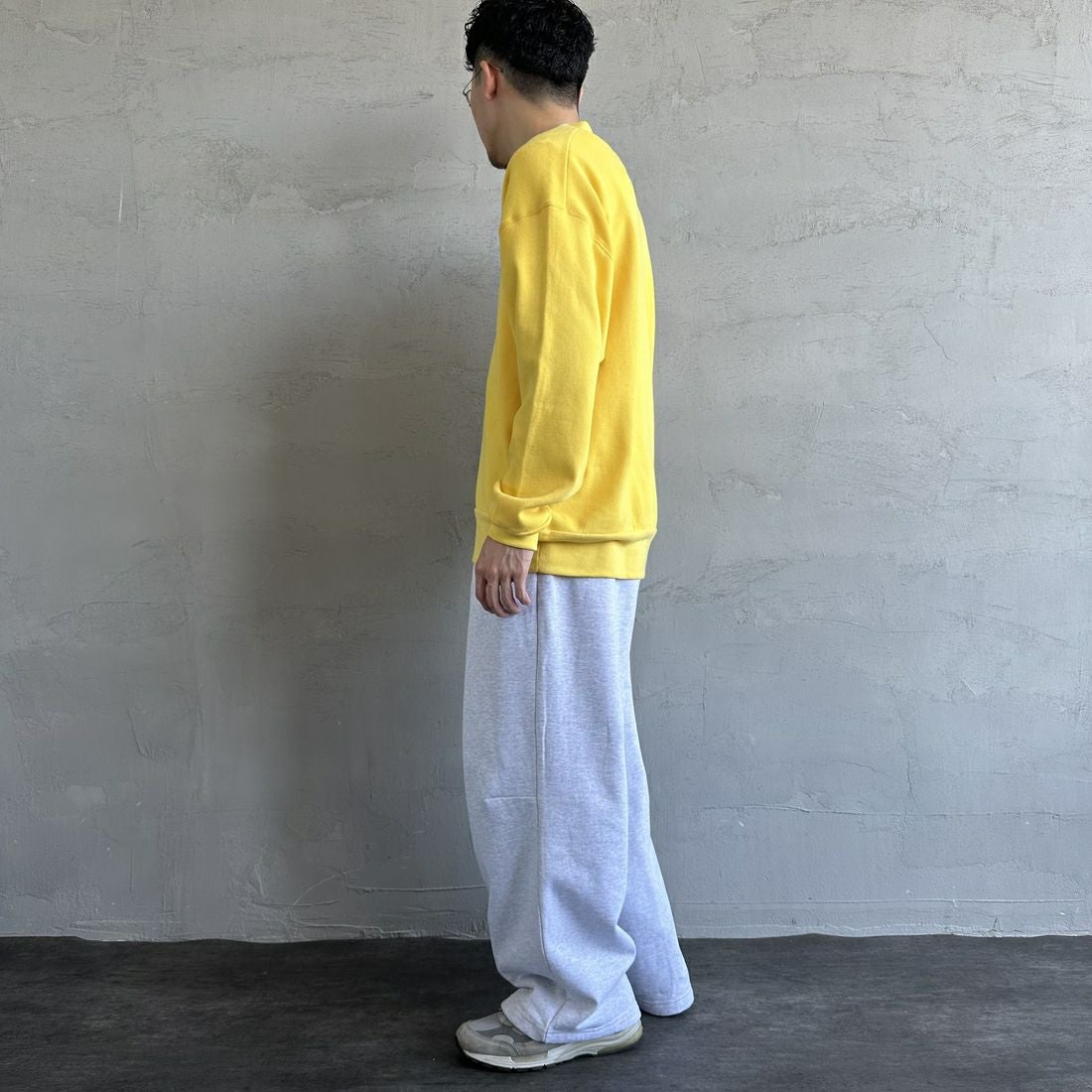 Jeans Factory Clothes [ジーンズファクトリークローズ] ピグメント加工 バレルワイドスウェットパンツ [2521-410IN] ASH &&モデル身長：168cm 着用サイズ：L&&