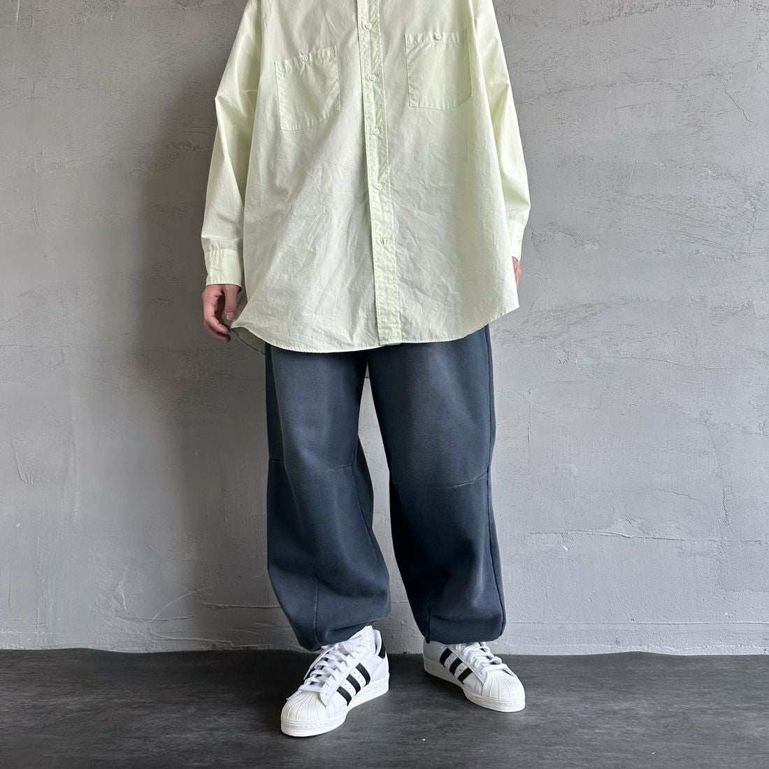 Jeans Factory Clothes [ジーンズファクトリークローズ] ピグメント加工 バレルワイドスウェットパンツ [2521-410IN] NAVY &&モデル身長：168cm 着用サイズ：M&&