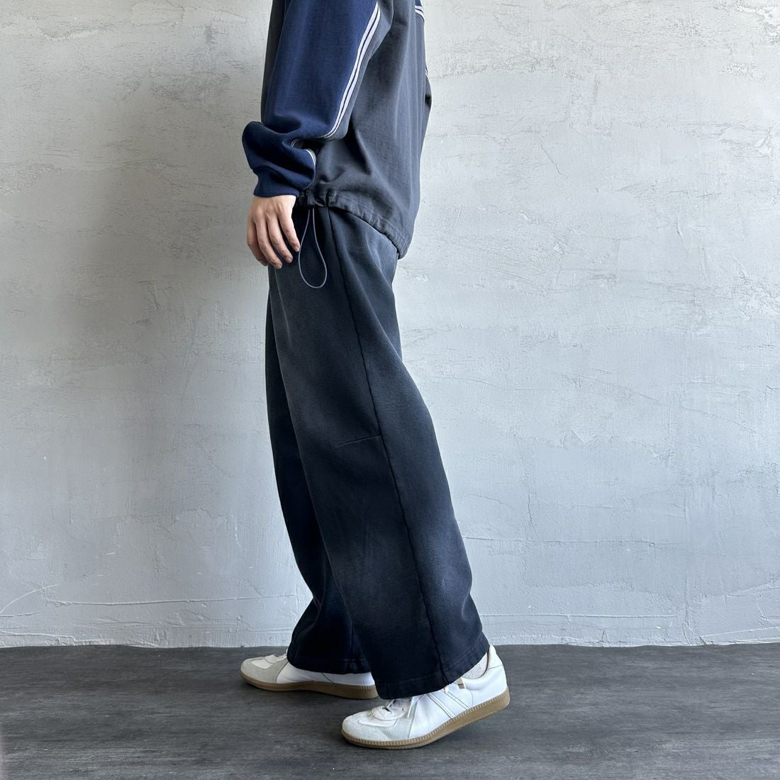 Jeans Factory Clothes [ジーンズファクトリークローズ] ピグメント加工 バレルワイドスウェットパンツ [2521-410IN] BLACK &&モデル身長：179cm 着用サイズ：M&&