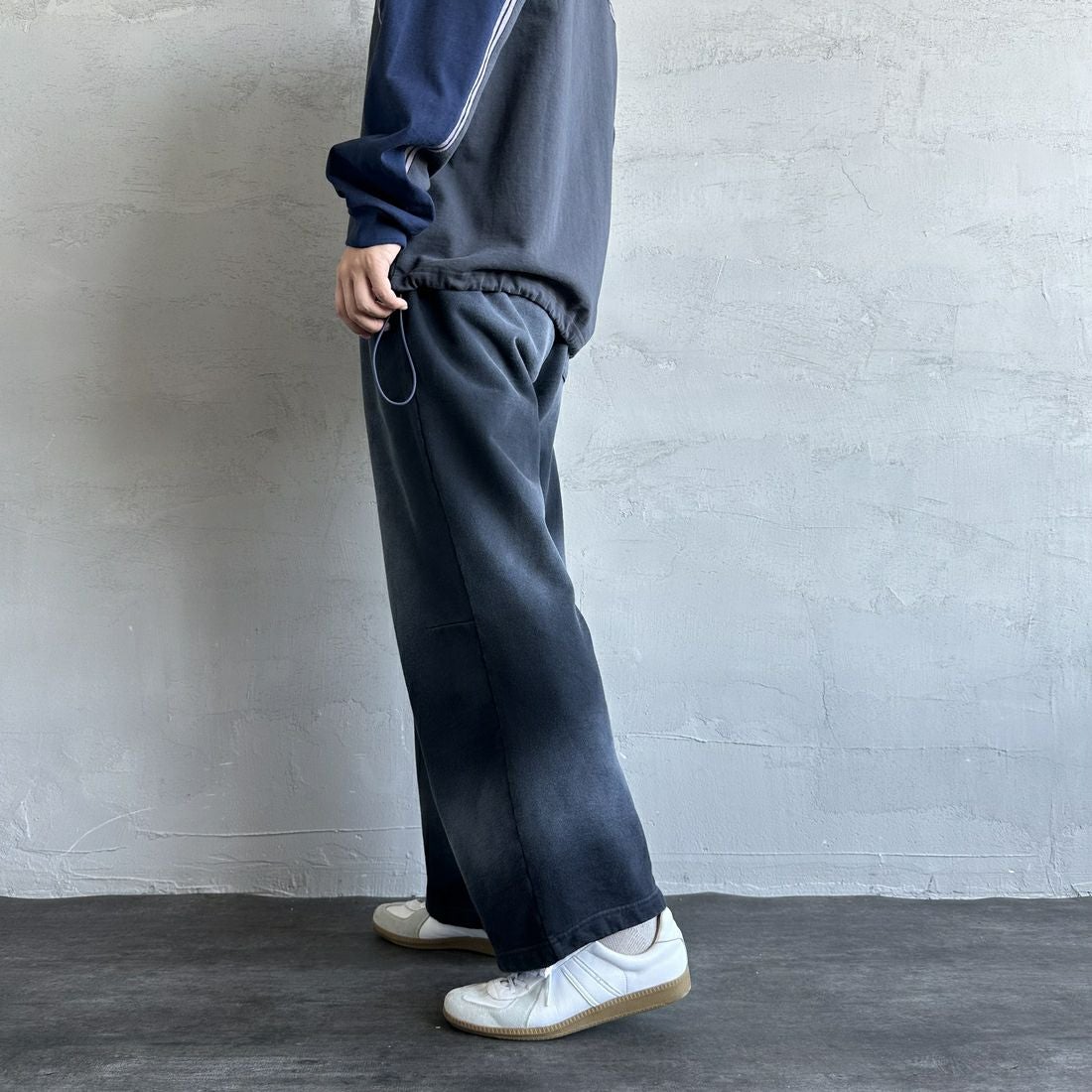 Jeans Factory Clothes [ジーンズファクトリークローズ] ピグメント加工 バレルワイドスウェットパンツ [2521-410IN] BLACK &&モデル身長：179cm 着用サイズ：L&&