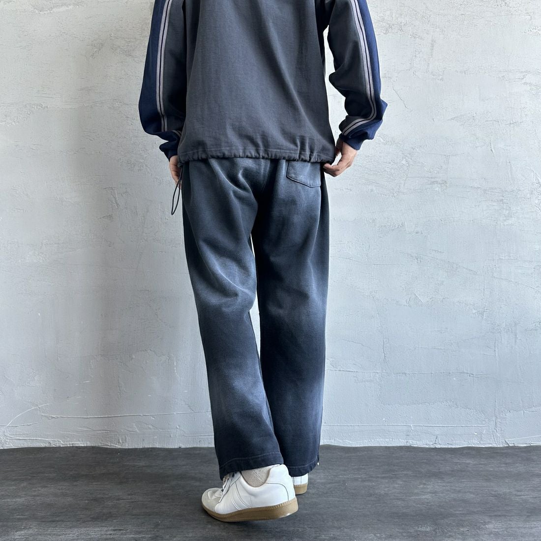 Jeans Factory Clothes [ジーンズファクトリークローズ] ピグメント加工 バレルワイドスウェットパンツ [2521-410IN] BLACK &&モデル身長：179cm 着用サイズ：L&&