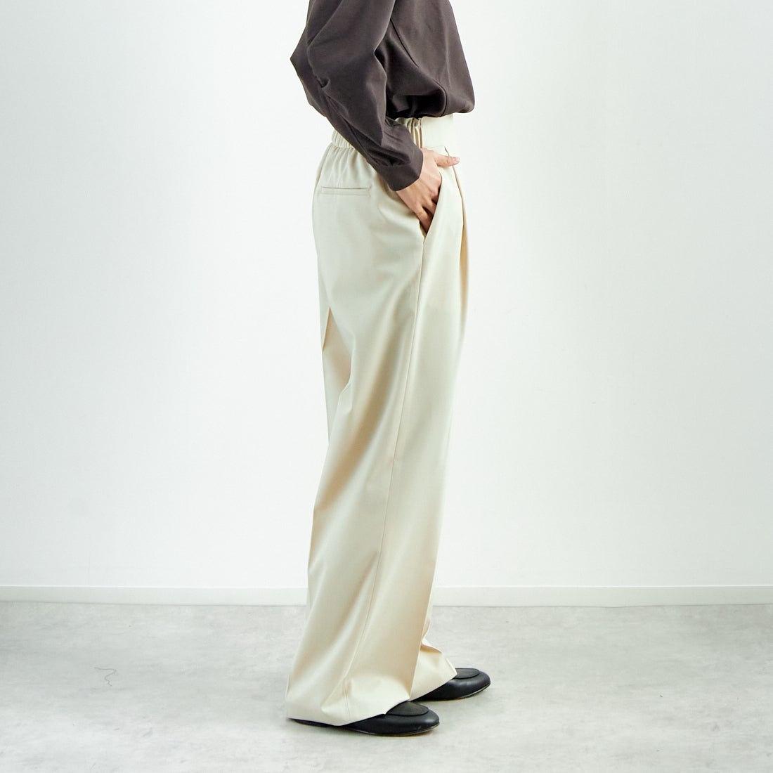 Jeans Factory Clothes [ジーンズファクトリークローズ] ストレッチツイルセミワイドパンツ [M-8139] 810 ｸﾞﾚｰｼﾞ &&モデル身長：160cm 着用サイズ：36&&