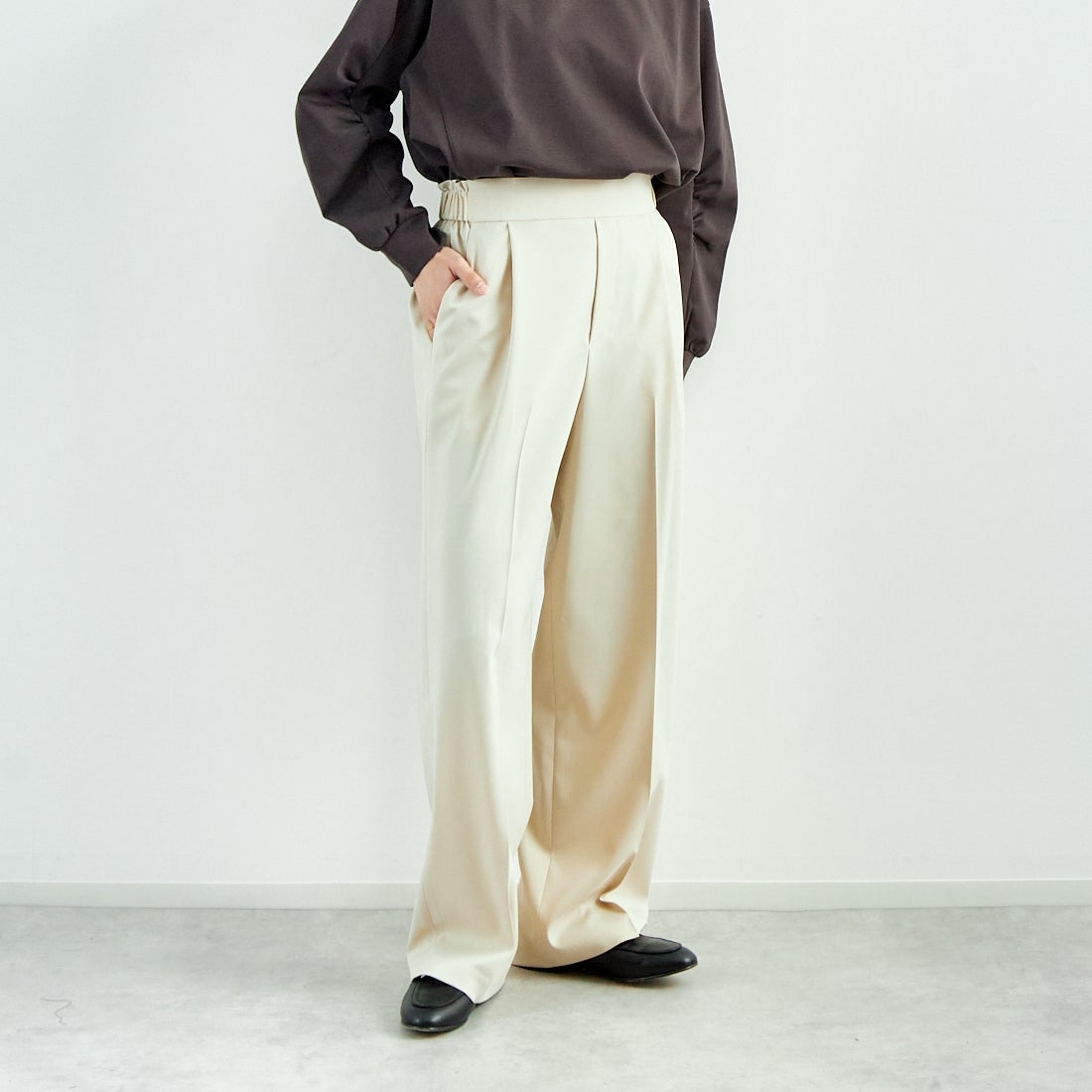 Jeans Factory Clothes [ジーンズファクトリークローズ] ストレッチツイルセミワイドパンツ [M-8139] 810 ｸﾞﾚｰｼﾞ &&モデル身長：160cm 着用サイズ：36&&