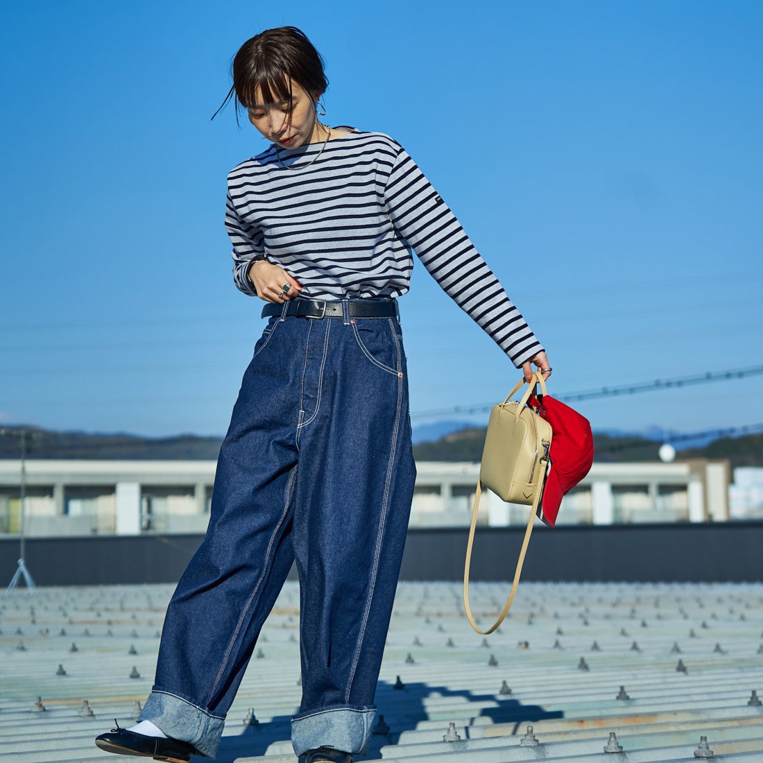 ST.JAMES [セントジェームス] 別注 バスクボーダーロングスリーブTシャツ [OUESSANT-JF] GRI/NAV&&モデル身長：158cm 着用サイズ：3&&