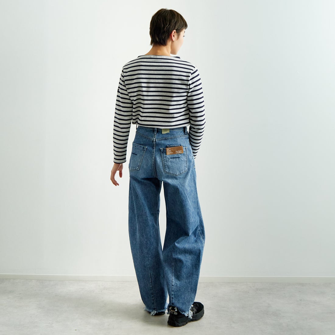 ST.JAMES [セントジェームス] 別注 バスクボーダーロングスリーブTシャツ [OUESSANT-JF] GRI/NAV &&モデル身長：160cm 着用サイズ：3&&