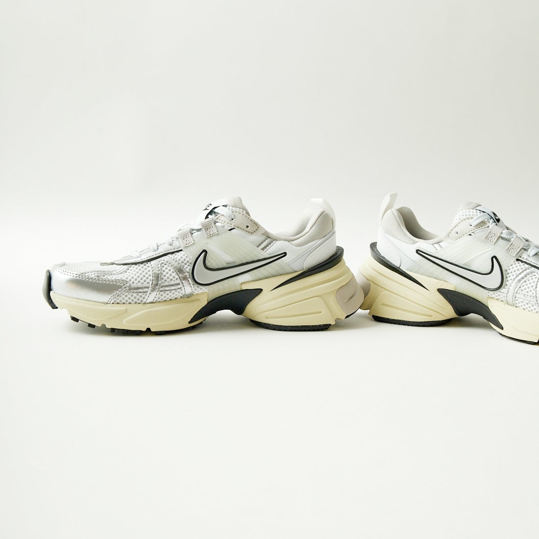 NIKE [ナイキ] V2K ラン [HJ4497] 100 SUMMIT