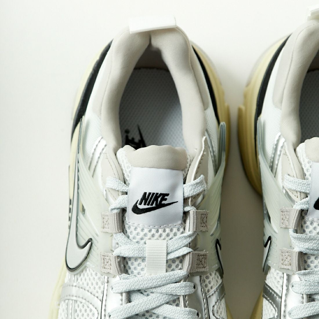 NIKE [ナイキ] V2K ラン [HJ4497] 100 SUMMIT