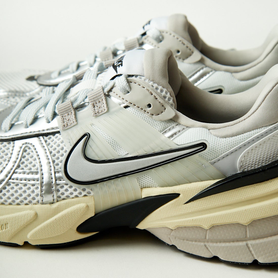 NIKE [ナイキ] V2K ラン [HJ4497] 100 SUMMIT