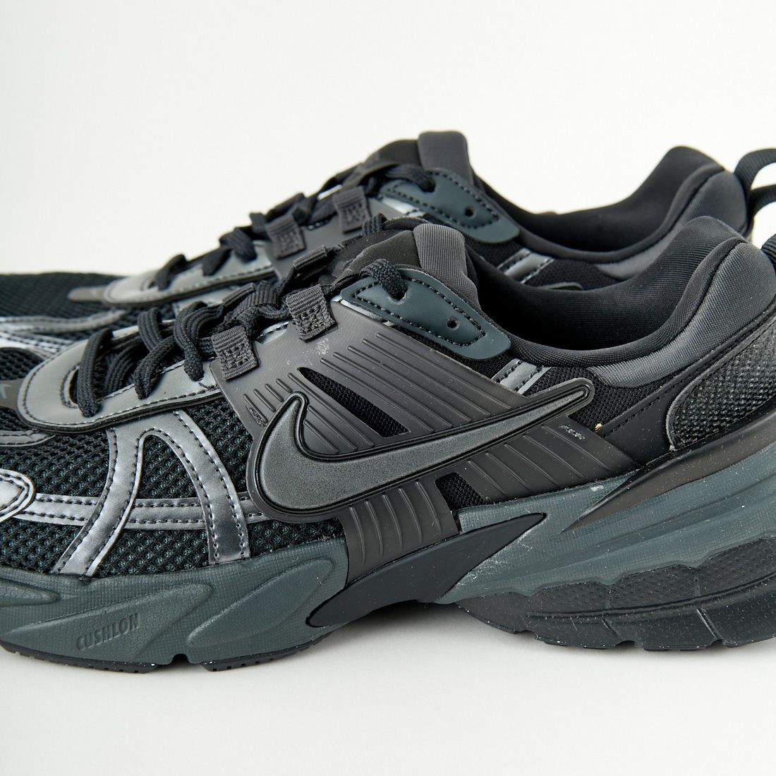 NIKE [ナイキ] V2K ラン [HJ4497] 001 BLACK