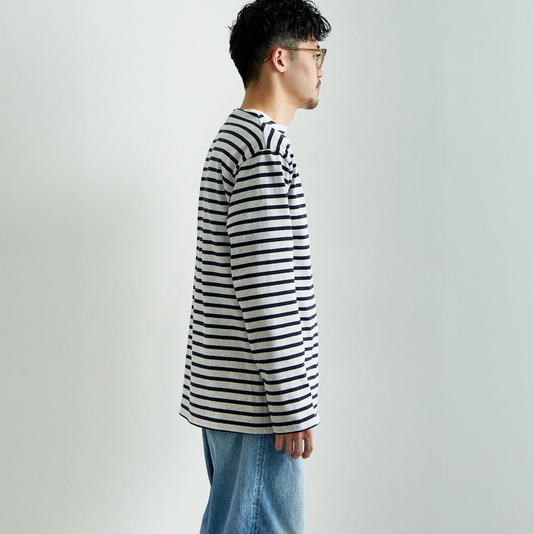ST.JAMES [セントジェームス] 別注 バスクボーダーロングスリーブTシャツ [OUESSANT-JF] GRI/NAV&&モデル身長：168cm 着用サイズ：6&&