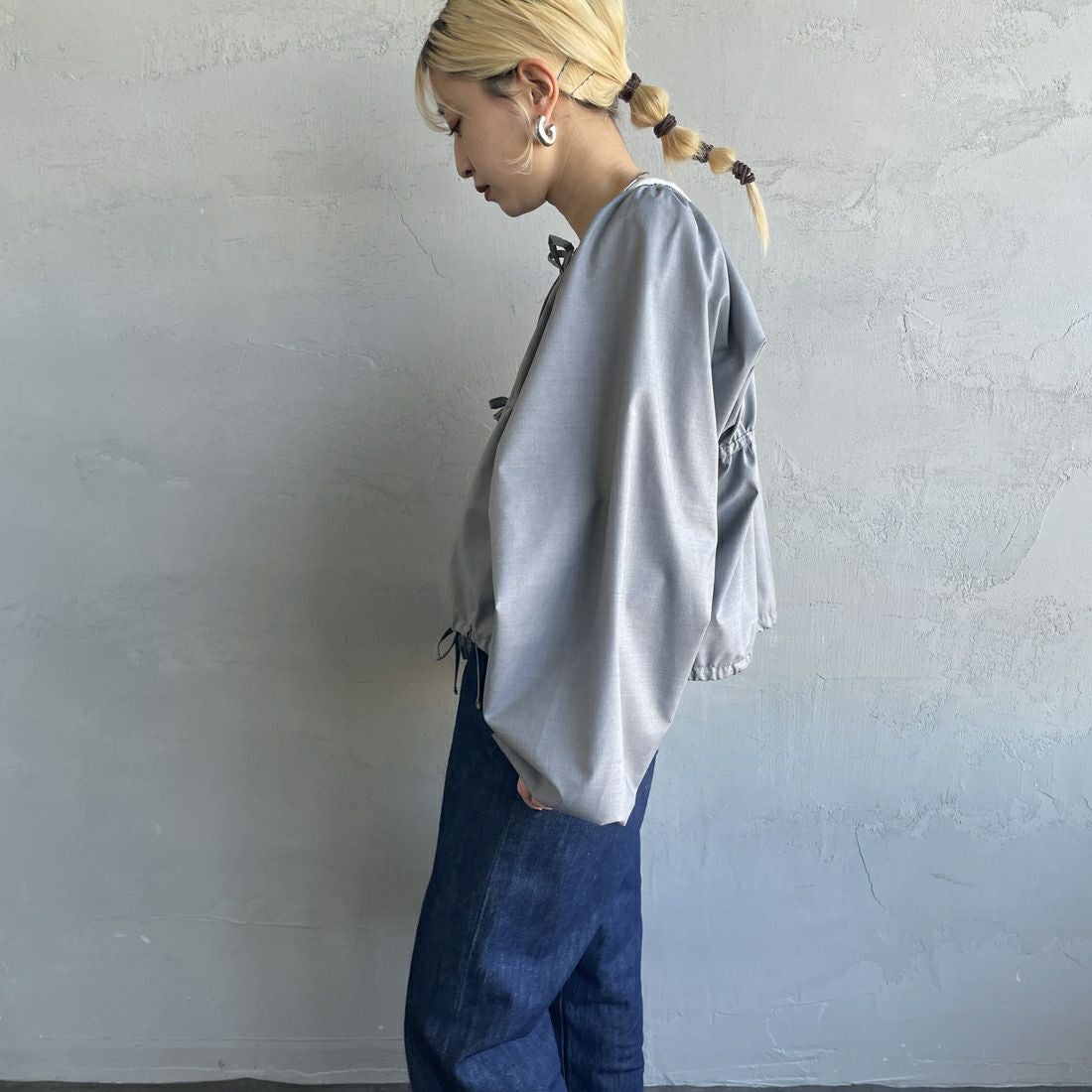 nenom [ネノム] マルチWAY ギャザーボレロブラウス [NE25112003] 07 GRAY &&モデル身長：150cm 着用サイズ：F&&