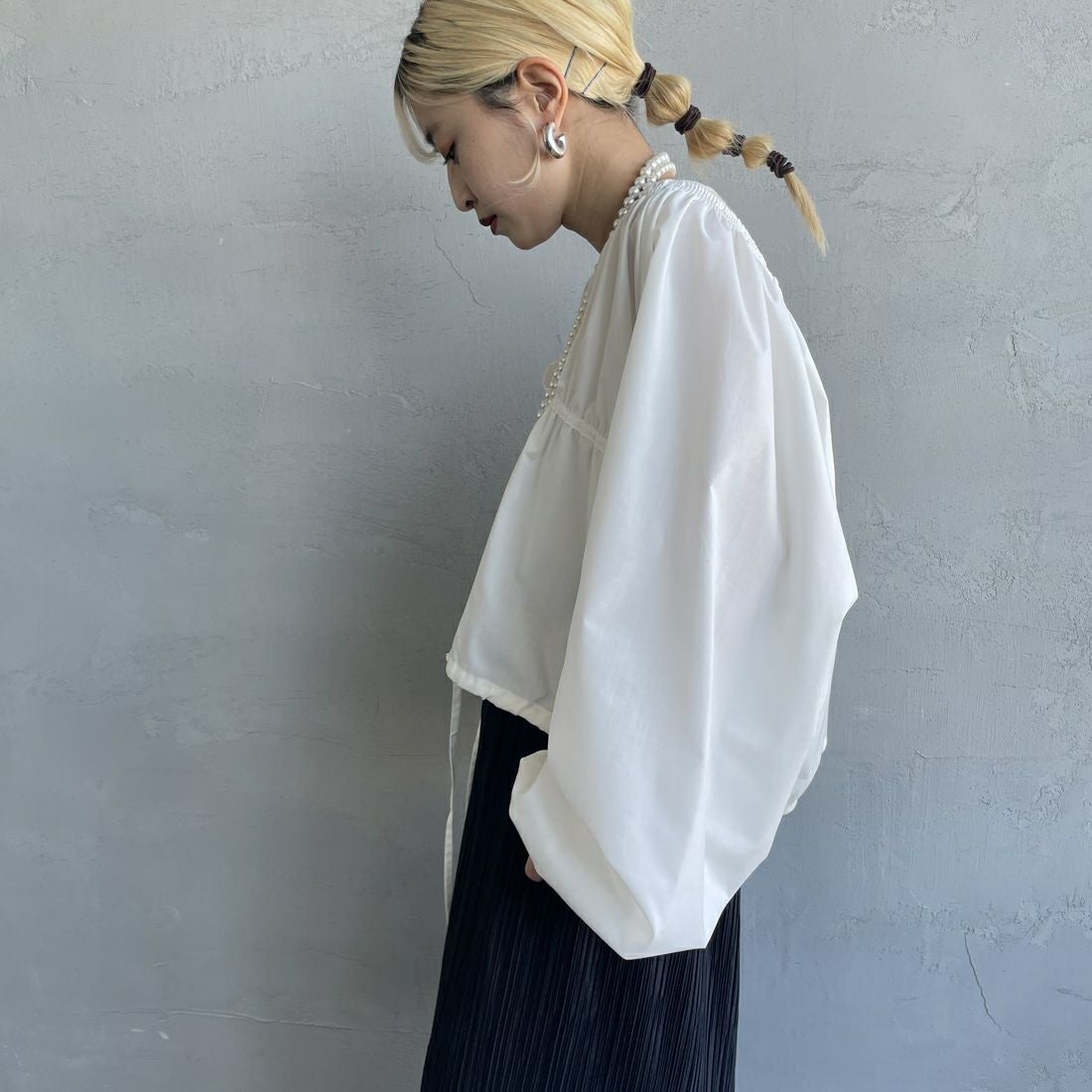 nenom [ネノム] マルチWAY ギャザーボレロブラウス [NE25112003] 02 OFF &&モデル身長：150cm 着用サイズ：F&&