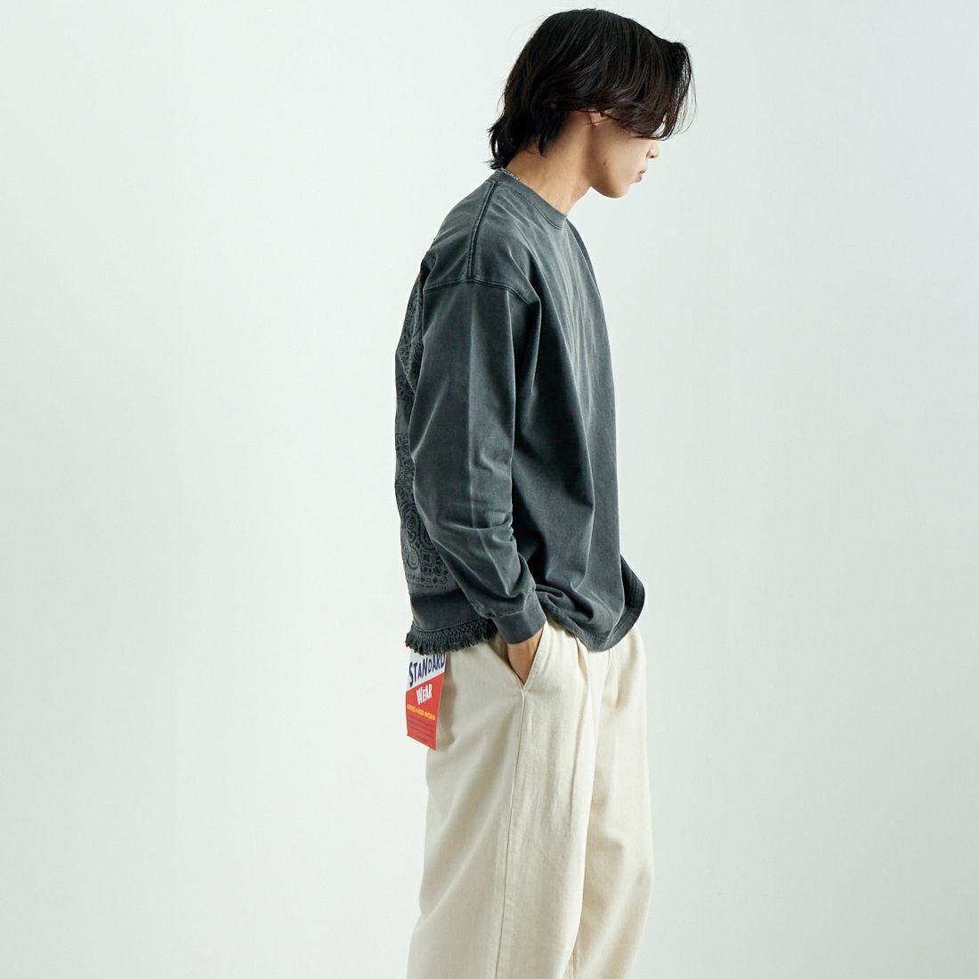 HELLO CALIF [ハローカリフ] HAV-A-HANK バンダナTシャツ [651032] BLACK &&モデル身長：179cm 着用サイズ：M&&