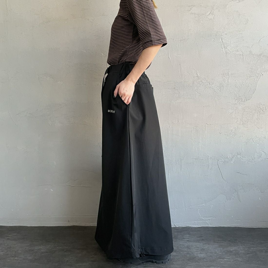 KELTY [ケルティ] 別注 ラッシュコンフォート ナイロンドロストスカート [KE252W30IN03-JF] ﾌﾞﾗｯｸ &&モデル身長：150cm 着用サイズ：M&&