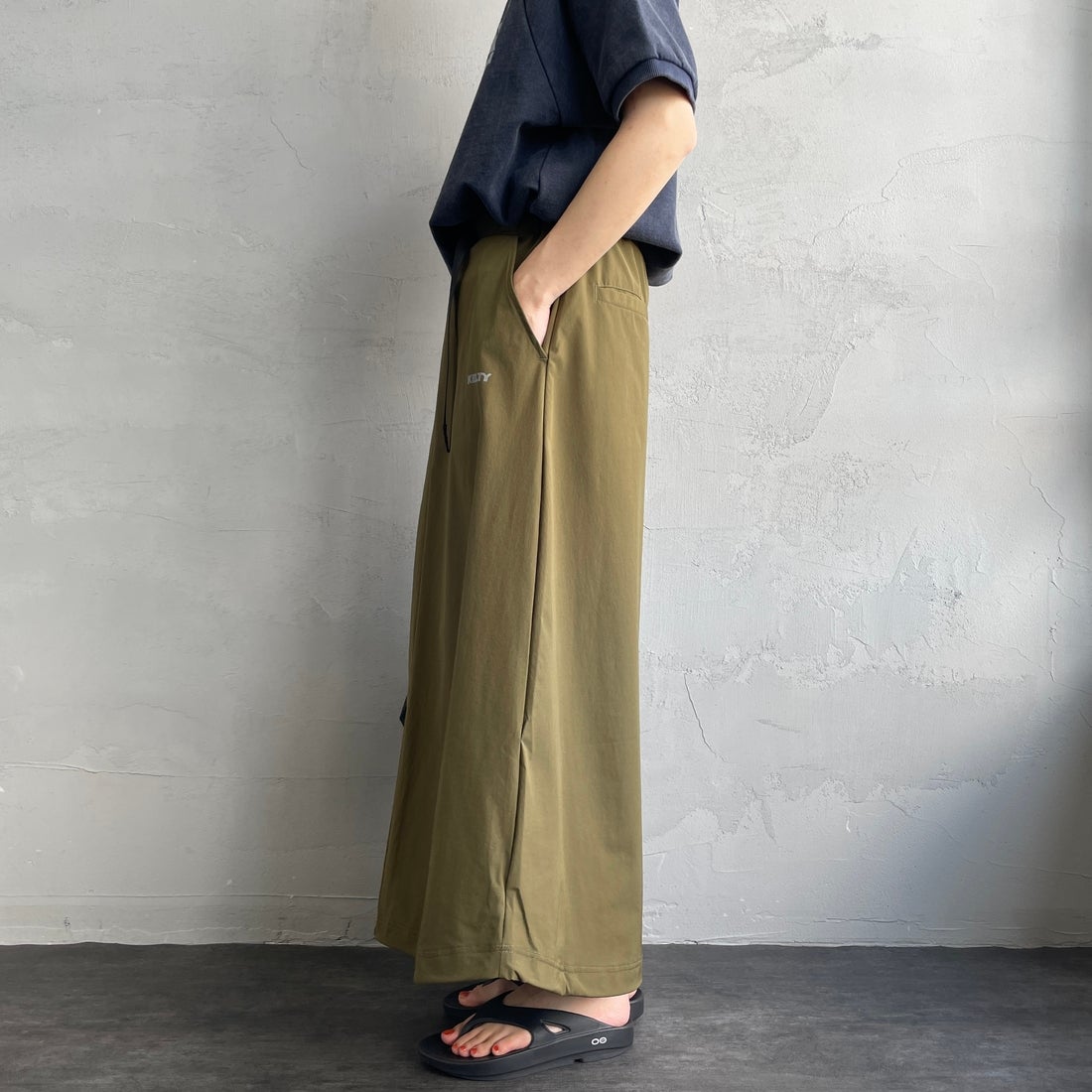 KELTY [ケルティ] 別注 ラッシュコンフォート ナイロンドロストスカート [KE252W30IN03-JF] ｵﾘｰﾌﾞ &&モデル身長：158cm 着用サイズ：M&&