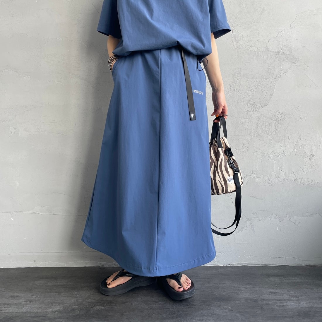 KELTY [ケルティ] 別注 ラッシュコンフォート ナイロンドロストスカート [KE252W30IN03-JF] ﾌﾞﾙｰ &&モデル身長：158cm 着用サイズ：M&&