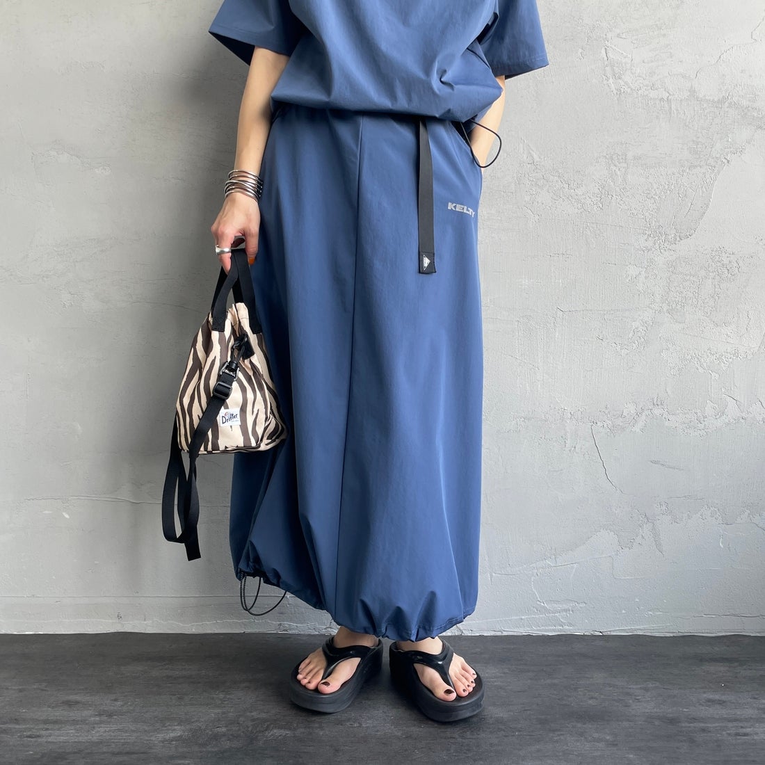 KELTY [ケルティ] 別注 ラッシュコンフォート ナイロンドロストスカート [KE252W30IN03-JF] ﾌﾞﾙｰ &&モデル身長：158cm 着用サイズ：M&&