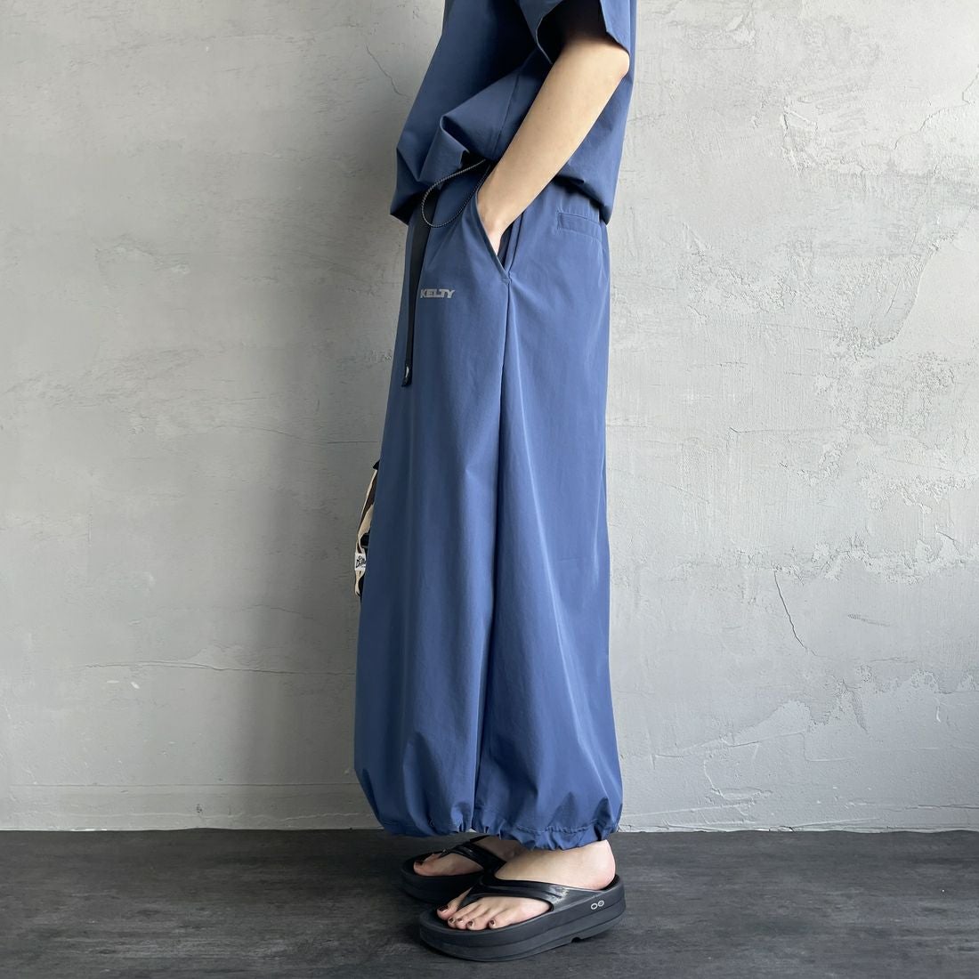 KELTY [ケルティ] 別注 ラッシュコンフォート ナイロンドロストスカート [KE252W30IN03-JF] ﾌﾞﾙｰ &&モデル身長：158cm 着用サイズ：M&&