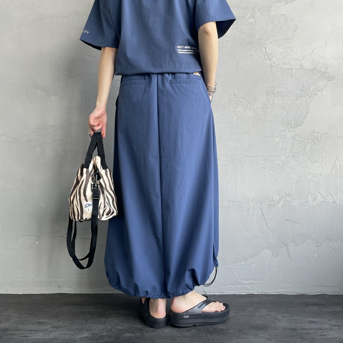 KELTY [ケルティ] 別注 ラッシュコンフォート ナイロンドロストスカート [KE252W30IN03-JF] ﾌﾞﾙｰ &&モデル身長：158cm 着用サイズ：M&&