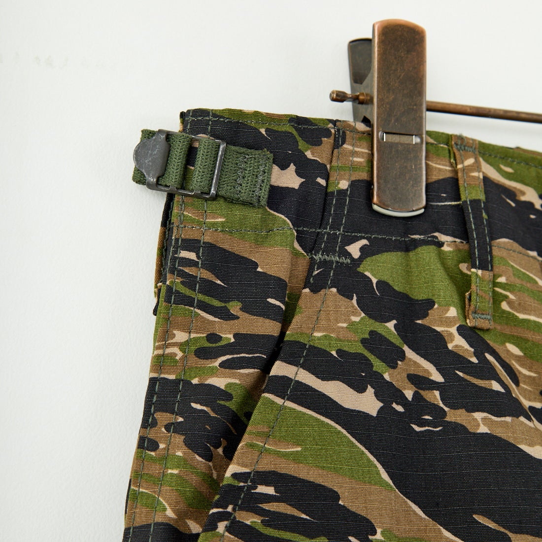 PROPPER [プロッパー] ダーツヘムパンツ [DARTS-HEM-PANTS]｜ジーンズ