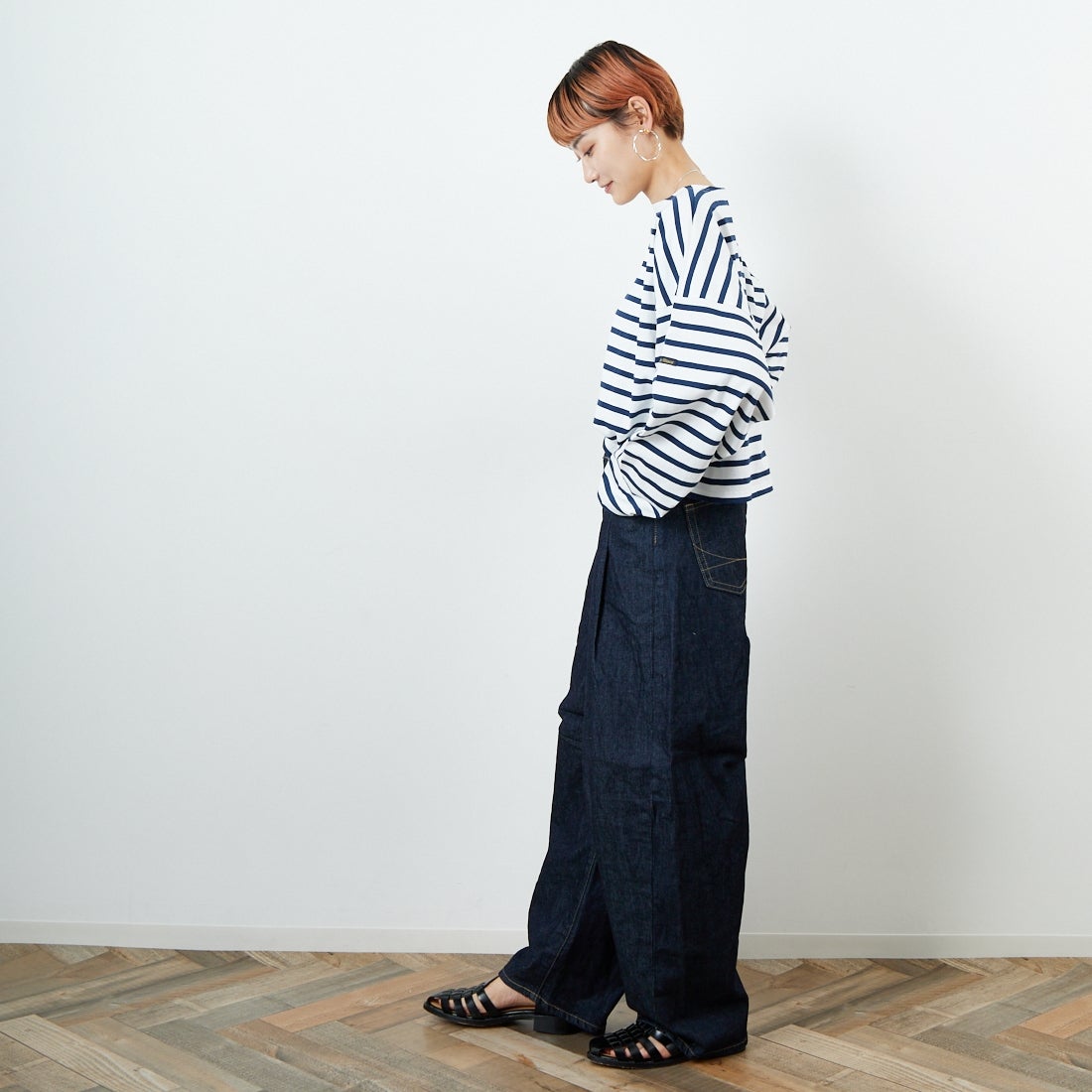 SOMETHING [サムシング] HANAタックカーブデニムパンツ [SEA880] 00 O.W &&モデル身長：160cm 着用サイズ：S&&