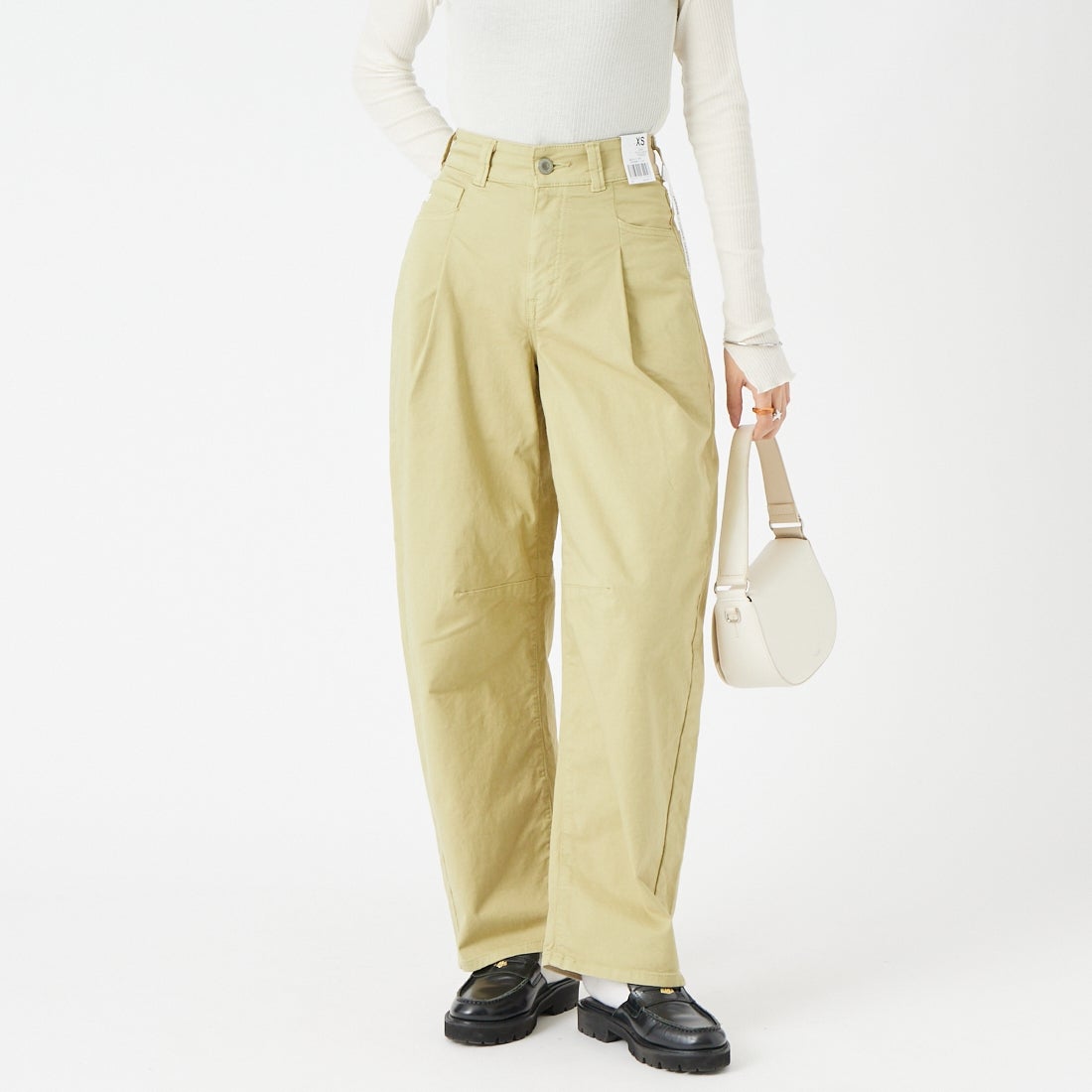 SOMETHING [サムシング] HANAタックカーブデニムパンツ [SEA880] 14 BEIGE &&モデル身長：162cm 着用サイズ：XS&&