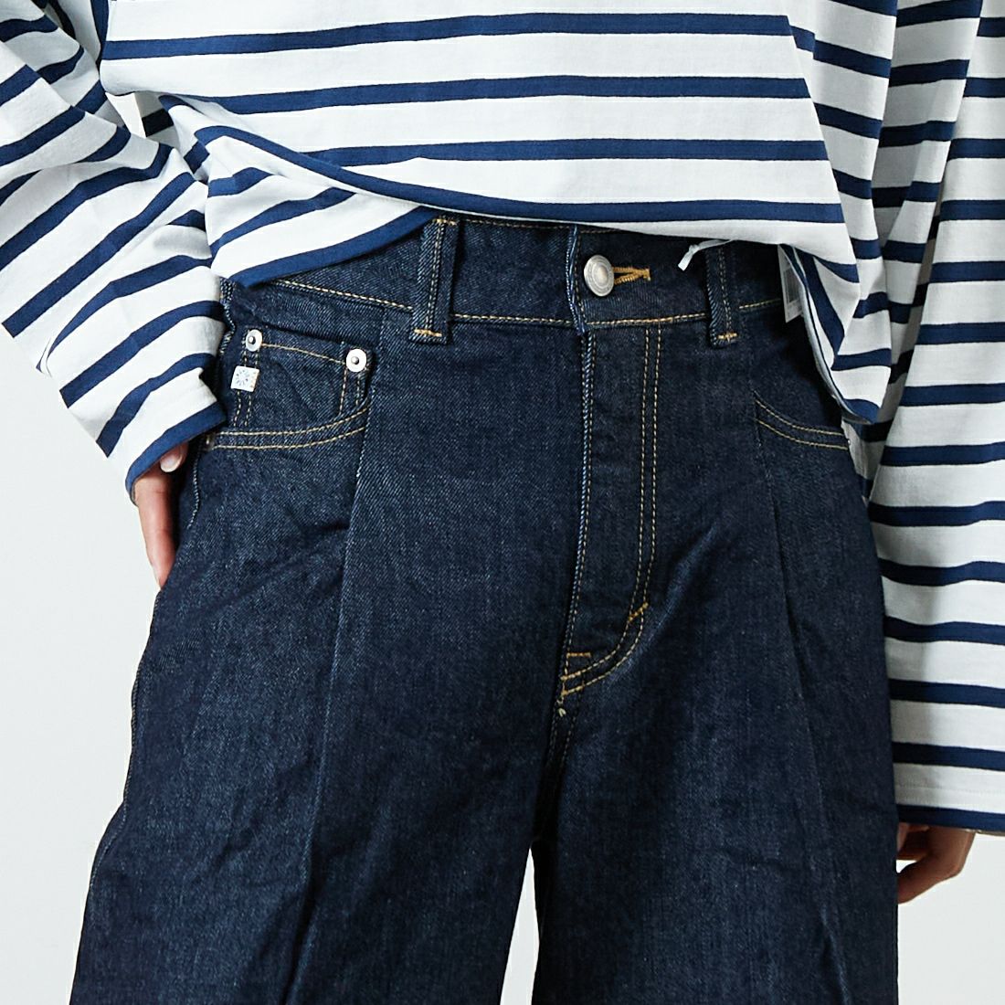 SOMETHING [サムシング] HANAタックカーブデニムパンツ [SEA880] 00 O.W &&モデル身長：160cm 着用サイズ：S&&