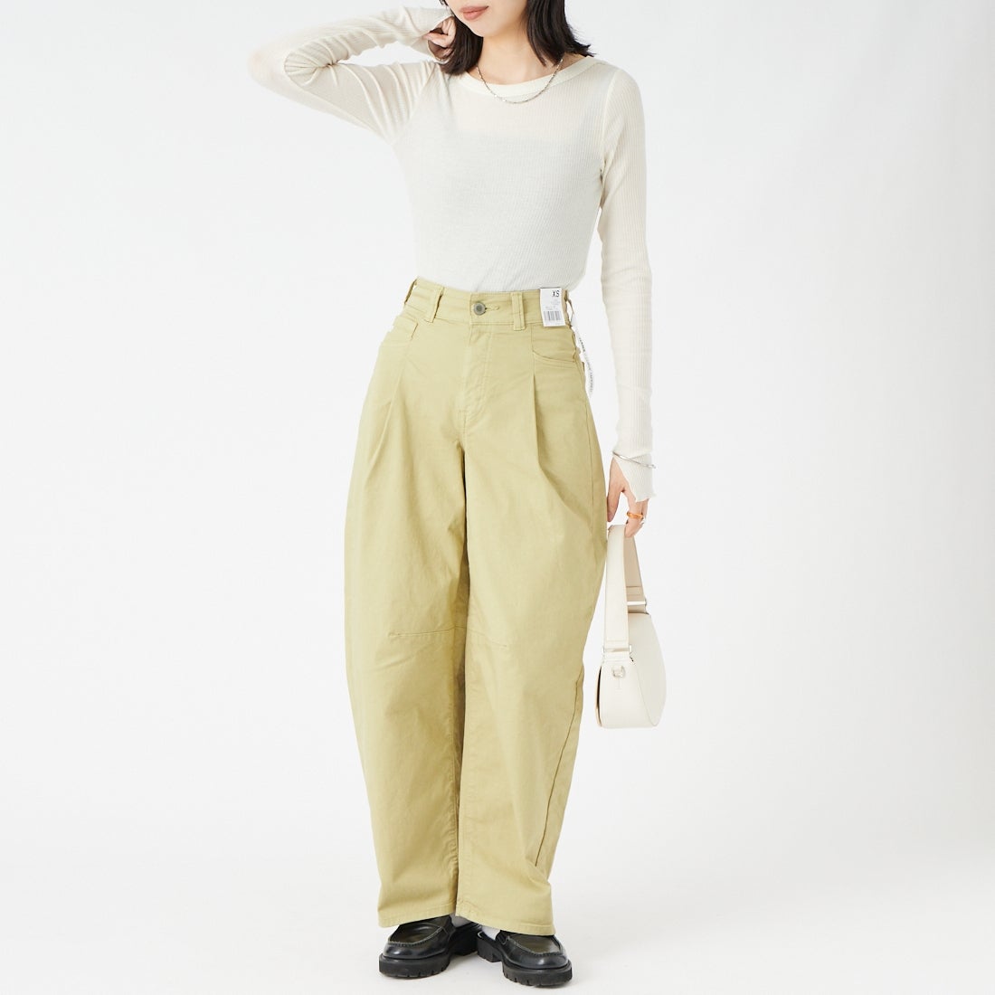 SOMETHING [サムシング] HANAタックカーブデニムパンツ [SEA880] 14 BEIGE &&モデル身長：162cm 着用サイズ：XS&&