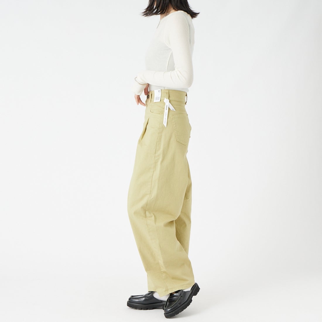 SOMETHING [サムシング] HANAタックカーブデニムパンツ [SEA880] 14 BEIGE &&モデル身長：162cm 着用サイズ：XS&&