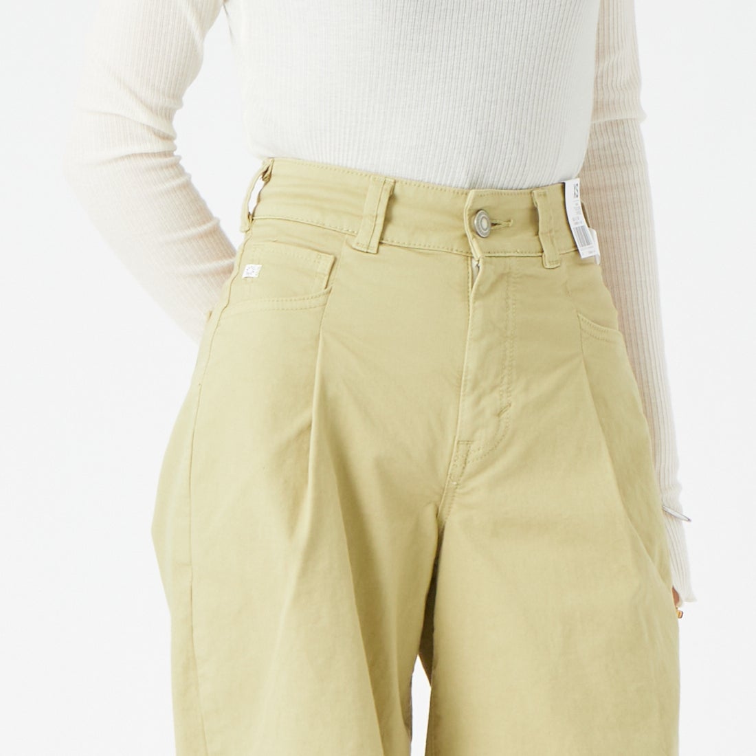 SOMETHING [サムシング] HANAタックカーブデニムパンツ [SEA880] 14 BEIGE &&モデル身長：162cm 着用サイズ：XS&&