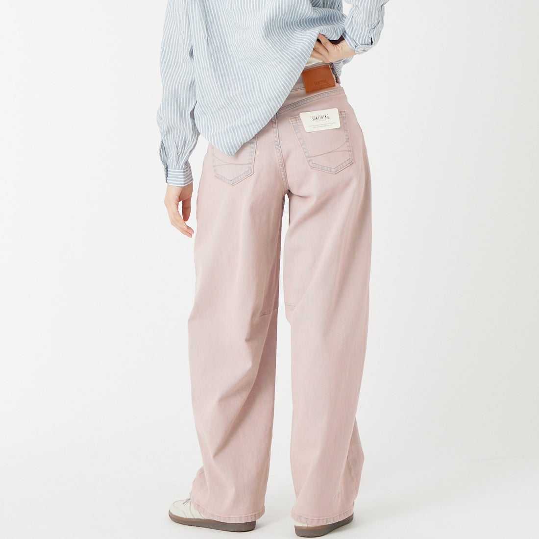 SOMETHING [サムシング] HANAタックカーブデニムパンツ [SEA880] 61 PINK &&モデル身長：162cm 着用サイズ：XS&&