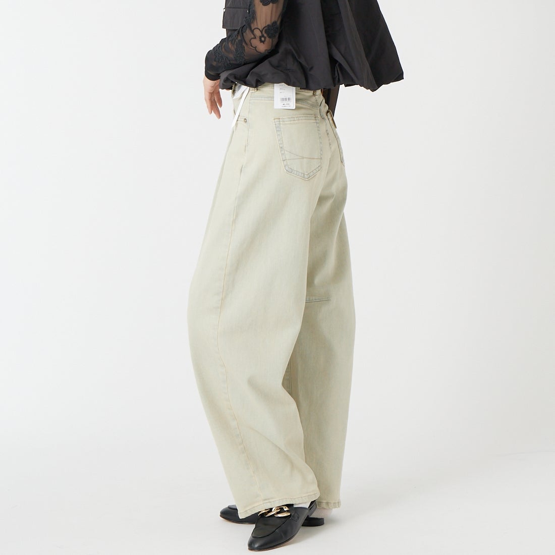 SOMETHING [サムシング] HANAタックカーブデニムパンツ [SEA880] 16 BEIGE &&モデル身長：162cm 着用サイズ：XS&&