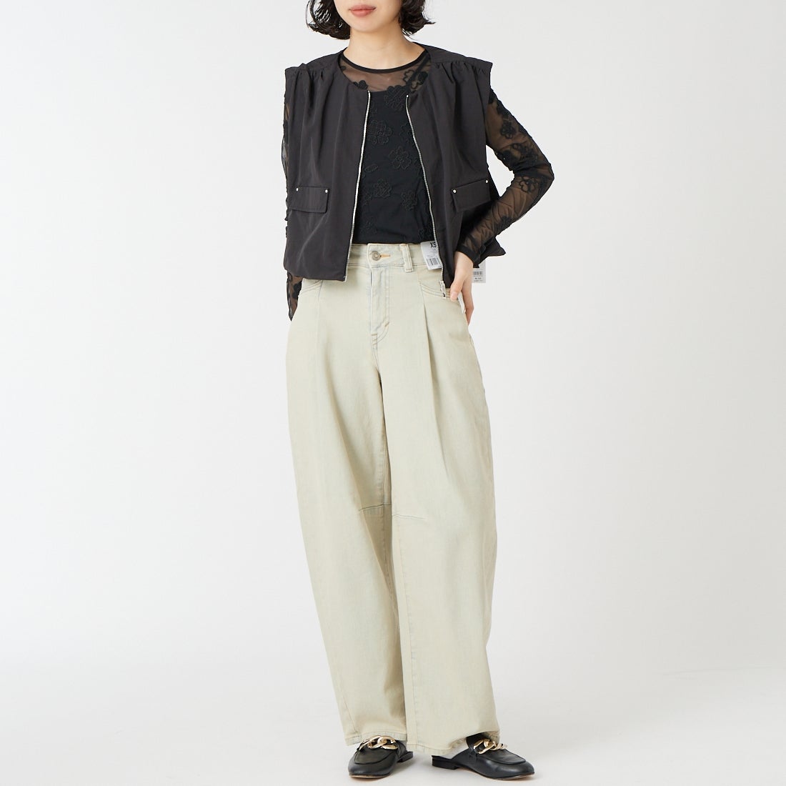 SOMETHING [サムシング] HANAタックカーブデニムパンツ [SEA880] 16 BEIGE &&モデル身長：162cm 着用サイズ：XS&&