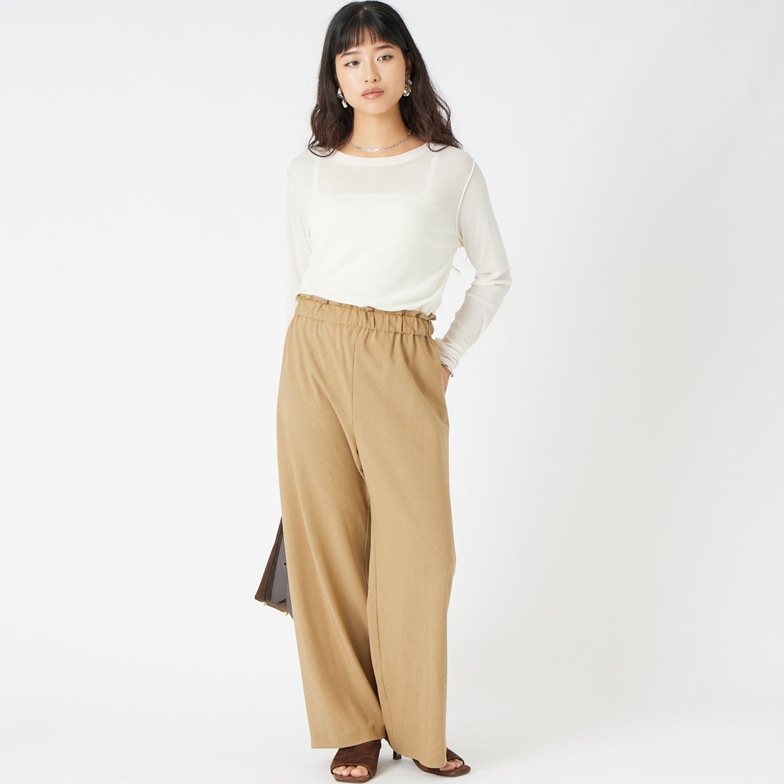nenom [ネノム] クルーネック シアーカットソー [NE25112034] 02 OFF &&モデル身長：162cm 着用サイズ：F&&