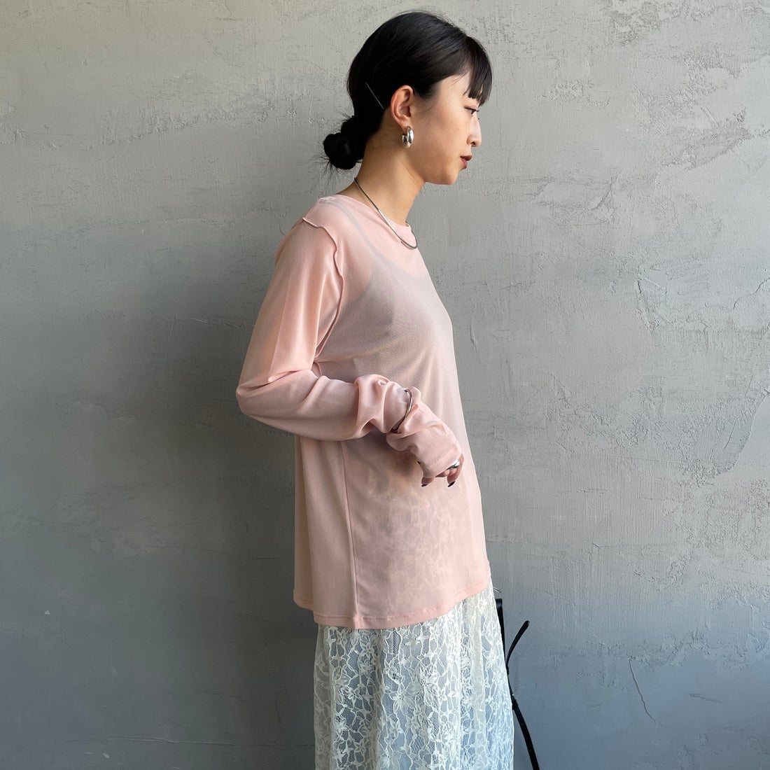 nenom [ネノム] クルーネック シアーカットソー [NE25112034] 41 PINK &&モデル身長：150cm 着用サイズ：F&&