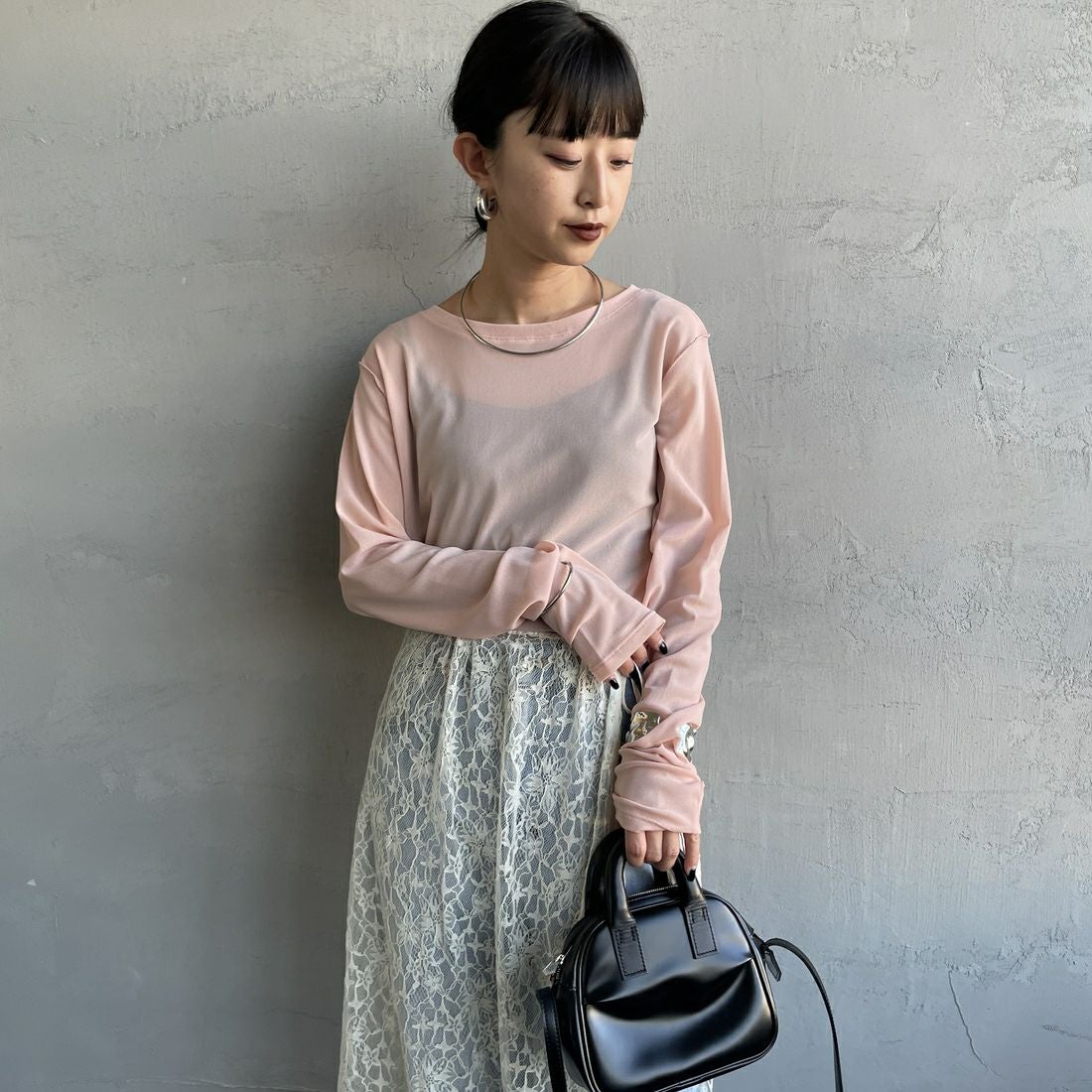nenom [ネノム] クルーネック シアーカットソー [NE25112034] 41 PINK &&モデル身長：150cm 着用サイズ：F&&
