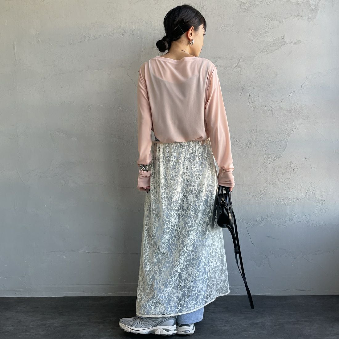 nenom [ネノム] クルーネック シアーカットソー [NE25112034] 41 PINK &&モデル身長：150cm 着用サイズ：F&&