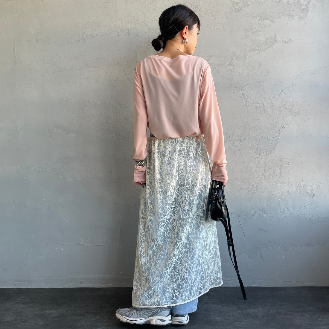 nenom [ネノム] クルーネック シアーカットソー [NE25112034] 41 PINK &&モデル身長：150cm 着用サイズ：F&&