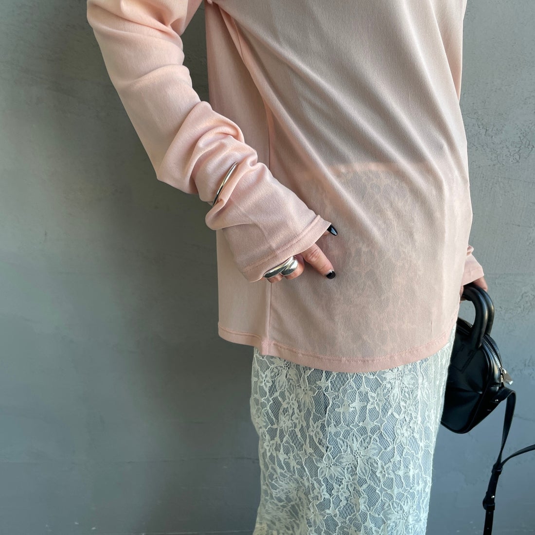 nenom [ネノム] クルーネック シアーカットソー [NE25112034] 41 PINK &&モデル身長：150cm 着用サイズ：F&&