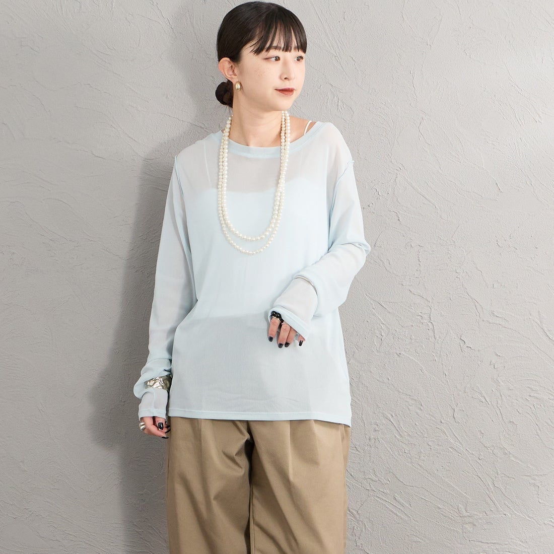 nenom [ネノム] クルーネック シアーカットソー [NE25112034] 10 SAX &&モデル身長：150cm 着用サイズ：F&&