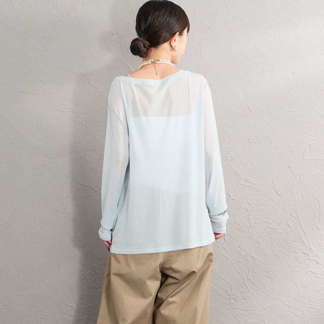 nenom [ネノム] クルーネック シアーカットソー [NE25112034] 10 SAX &&モデル身長：150cm 着用サイズ：F&&