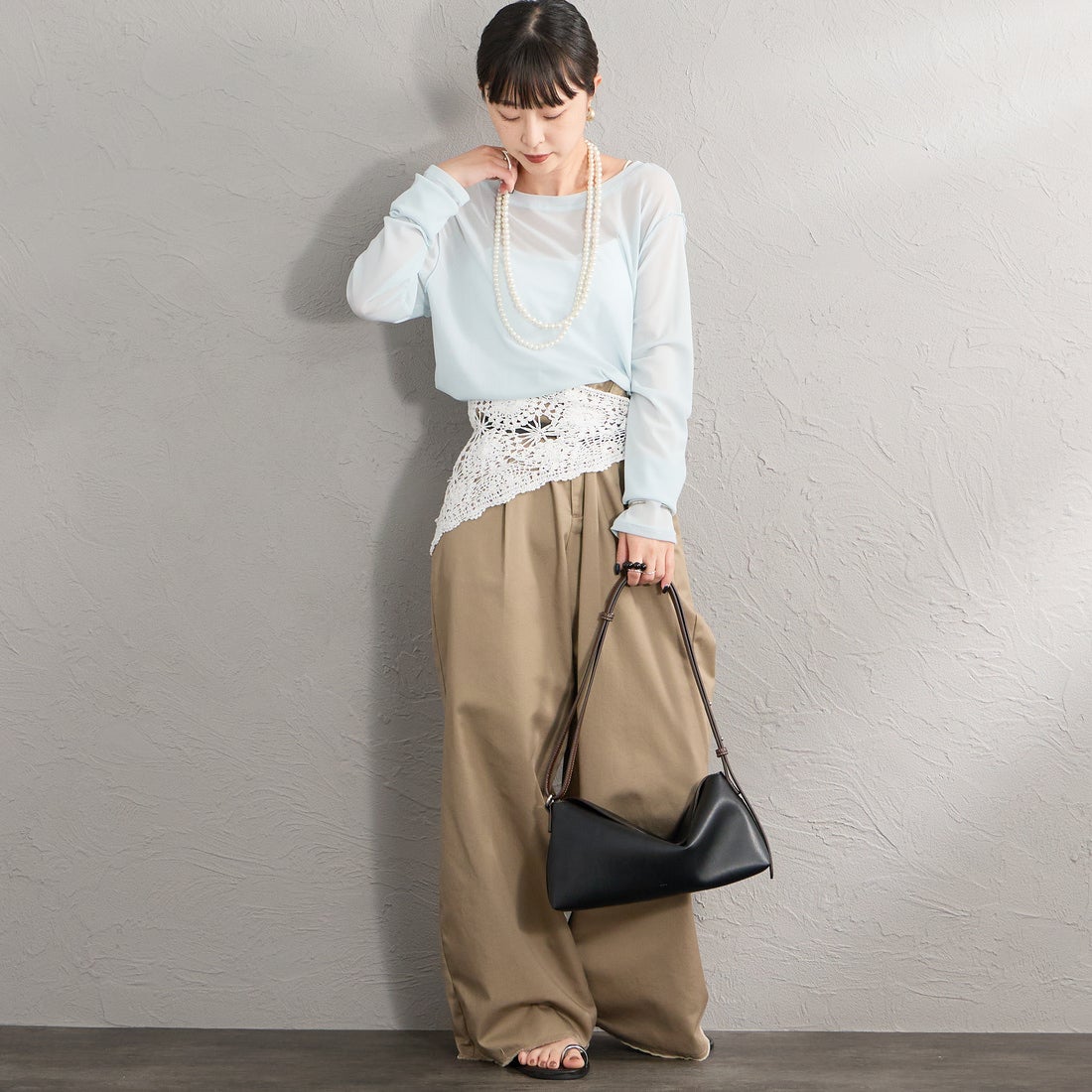 nenom [ネノム] クルーネック シアーカットソー [NE25112034] 10 SAX &&モデル身長：150cm 着用サイズ：F&&